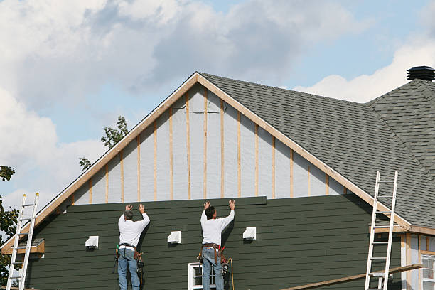 Professional Siding Installation technician working in Warsaw, NC